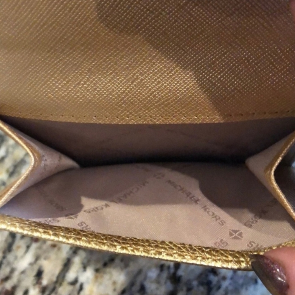 Michael Kors Wallet - Picture 2 of 5